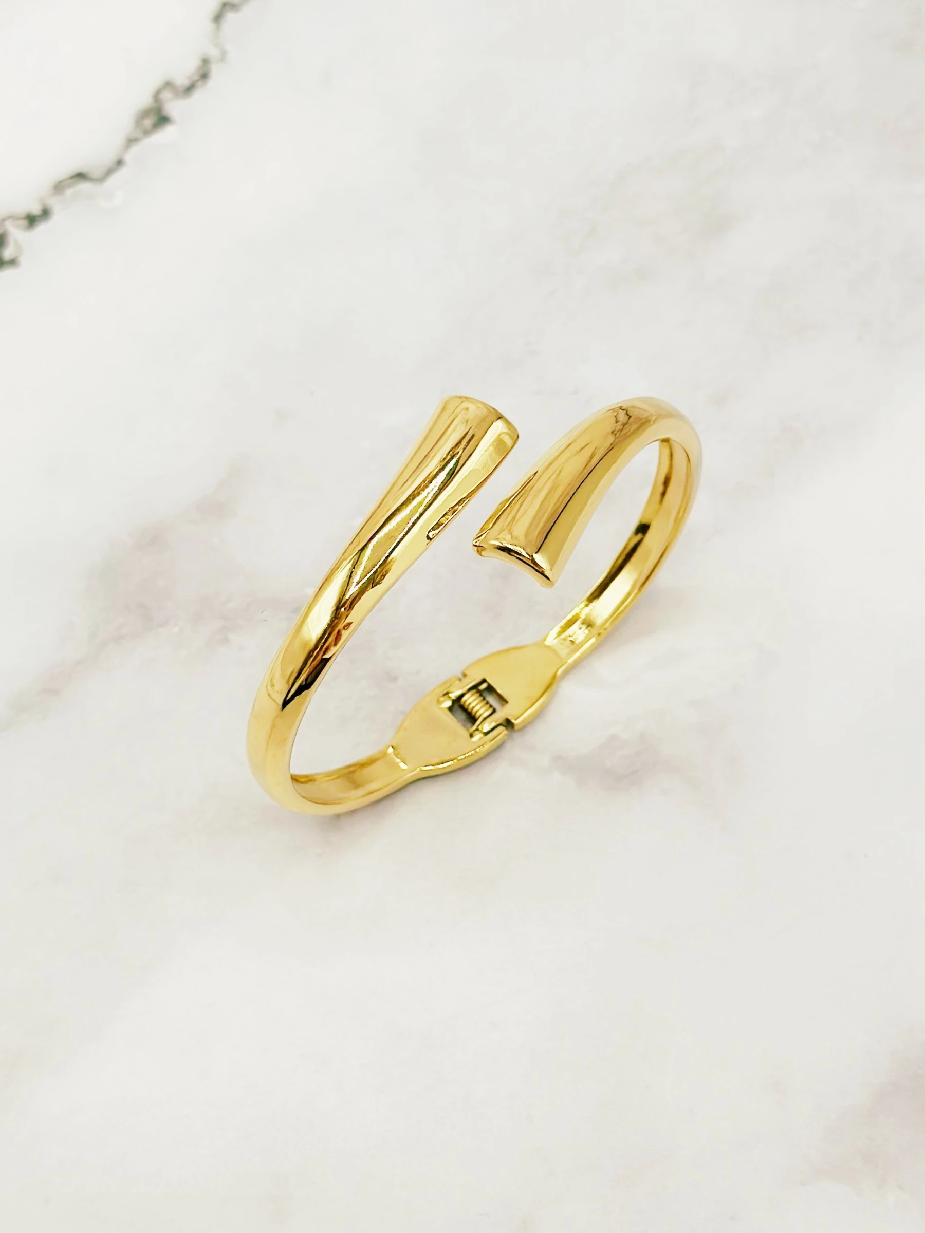bracelet jonc ouvert minimaliste