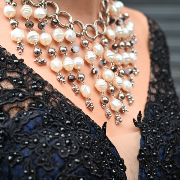 Le Collier Fantaisie : La Touche d&rsquo;Éclat Indispensable chez Reflets de Charme