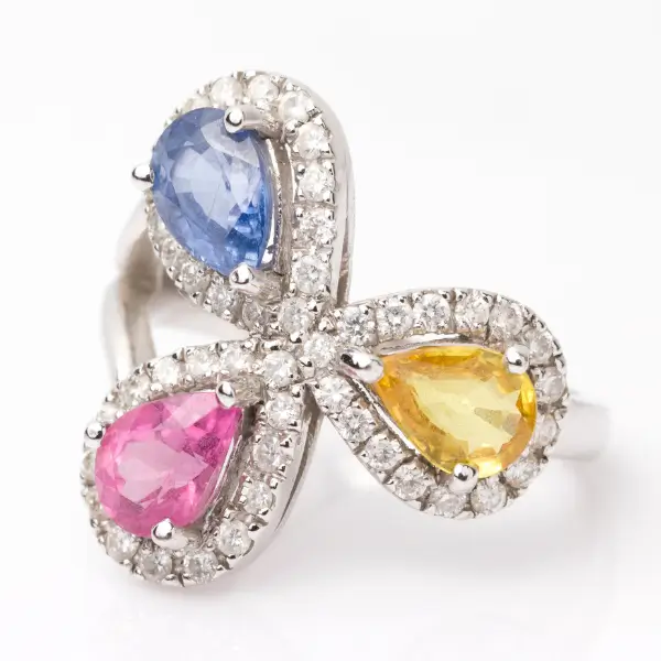 La Bague Fantaisie : Le Secret d&rsquo;un Style Affirmé au Bout des Doigts